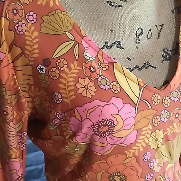 70s retro Bellsleeve Floral Dress - Picture 9 of 10